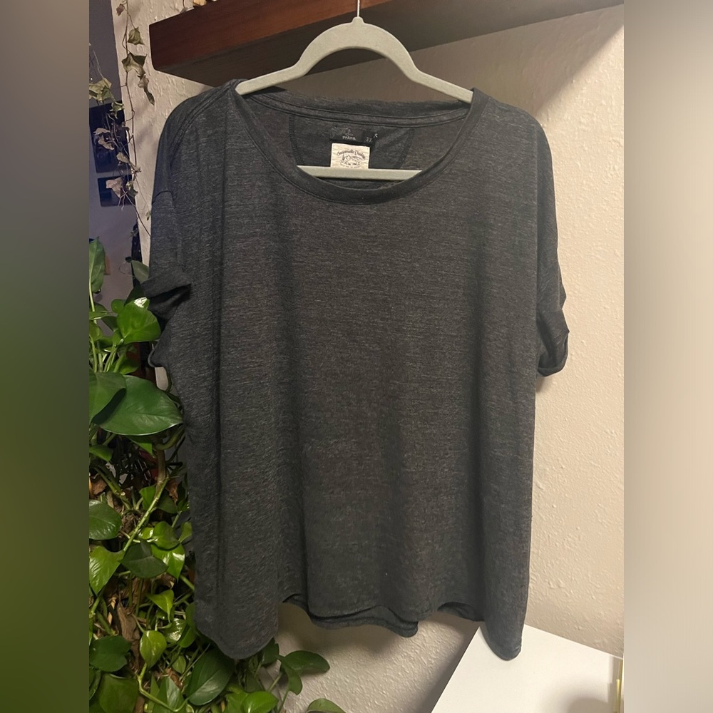 Prana women’s plus size athletic Tshirt dark gray 3X